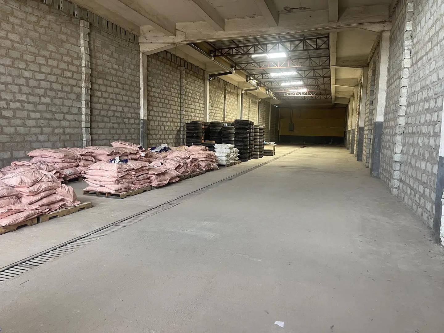 Advantageous 550 SQM Warehouse at Accra Central for Rent - Commercial in Greater Accra, Accra Metropolitan - Rent