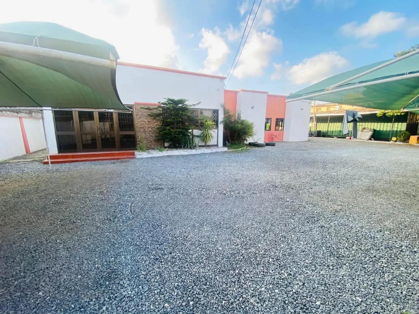11 Bedroom Commercial Space for Rent at Dzorwulu for Long Term - 11 bedroom Commercial in Greater Accra, Dzorwulu - Rent