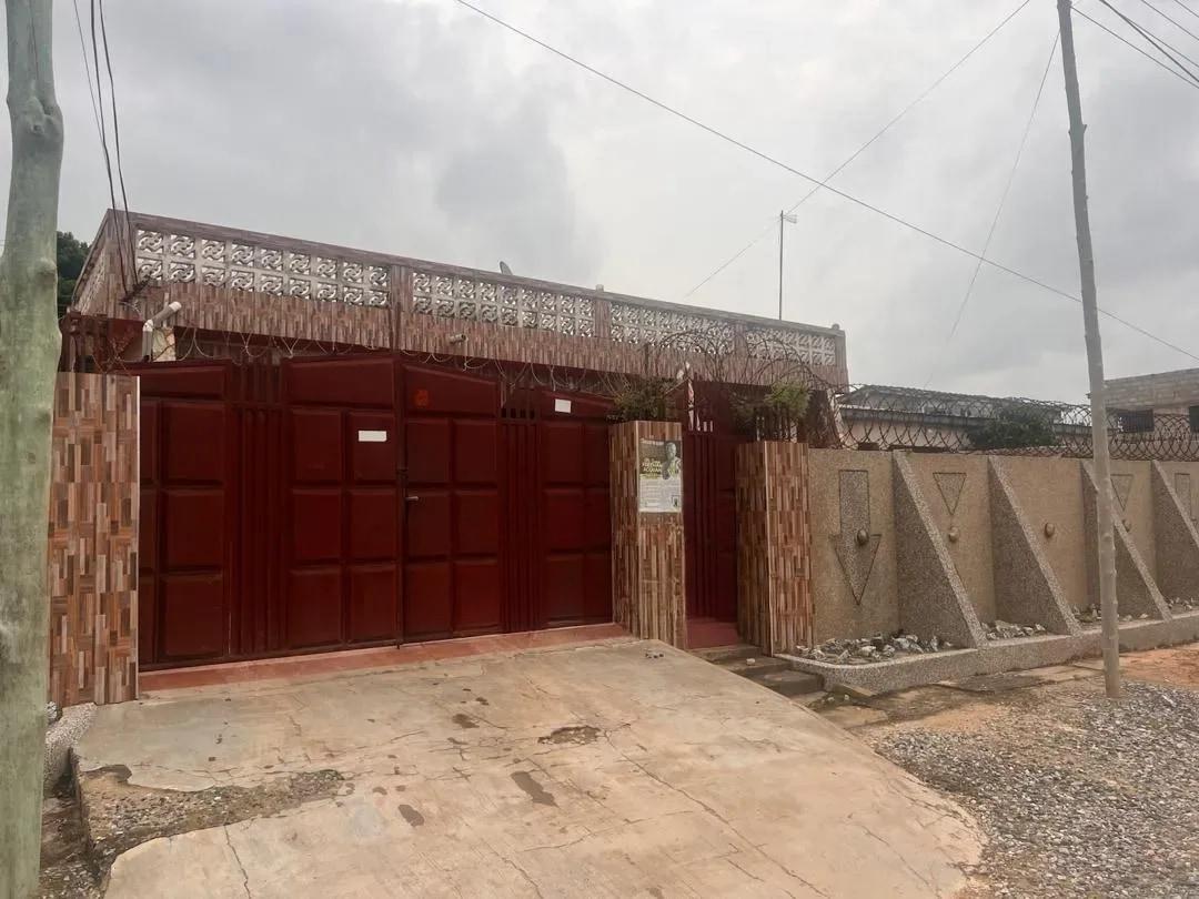 5bdrm House in Odorgonno for sale - 5 bedroom House in Greater Accra, Awoshie, Odorgonno, 06/10 - Sale