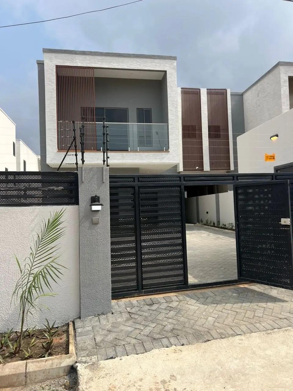 4bdrm House in School Junction for rent - 4 bedroom House in Greater Accra, Ashaley Botwe - Rent