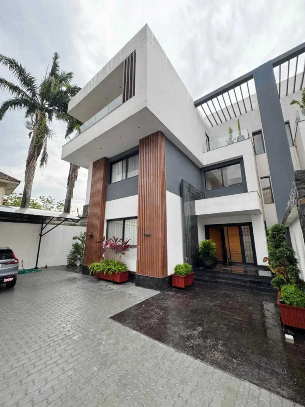 Furnished 5bdrm Mansion in Cantonments for sale - 5 bedroom House in Greater Accra, Cantonments - Sale