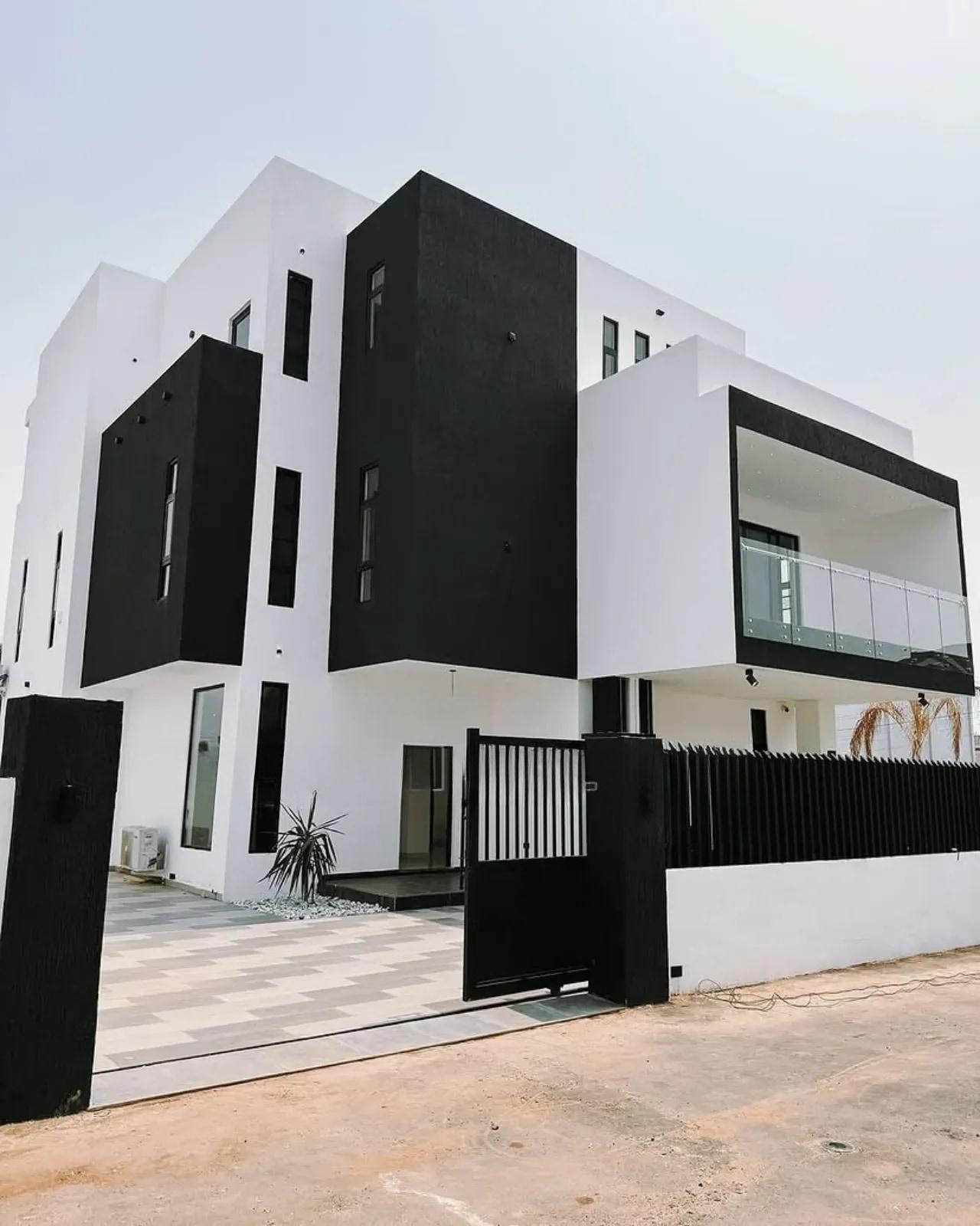 4bdrm Mansion in Adjiringanor, East Legon for sale - 4 bedroom House in Greater Accra, East Legon - Sale