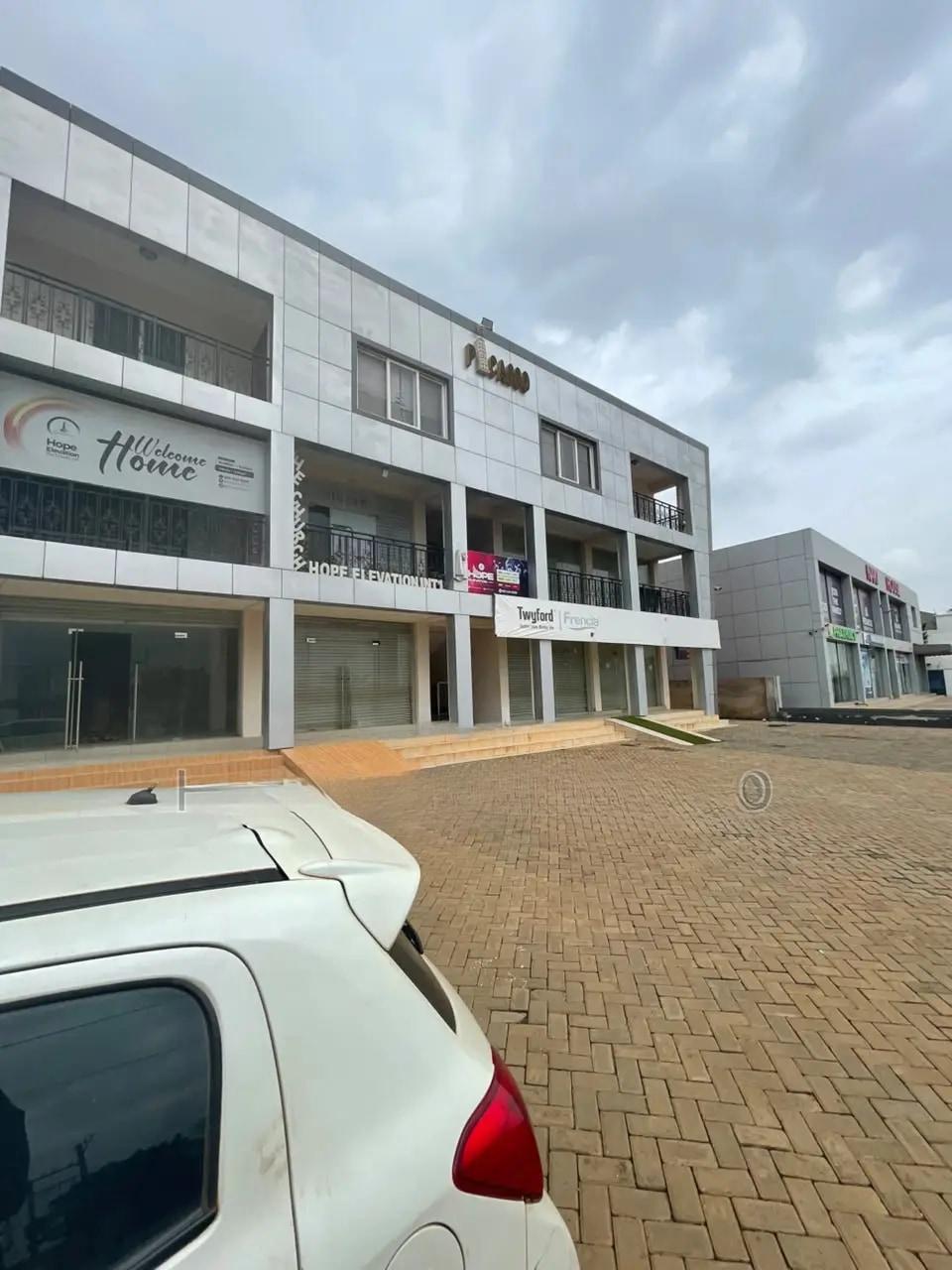 2 in 1 Shop at East Legon Hills - Commercial in Greater Accra, Ashaley Botwe - Rent