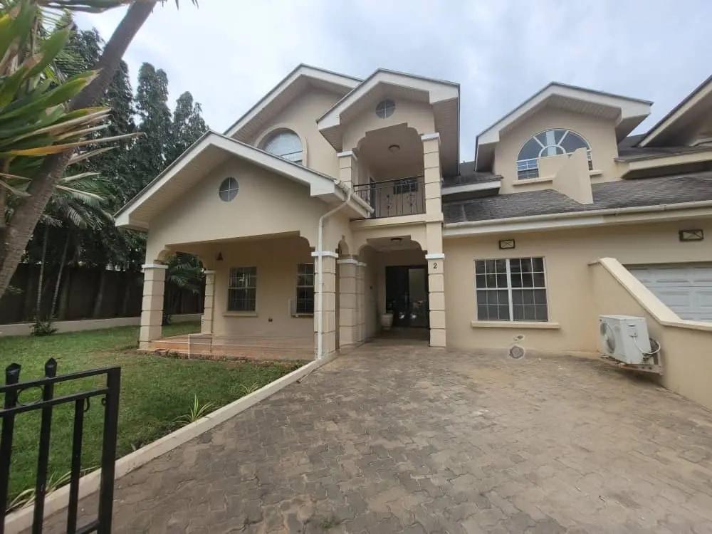 4bdrm House in Cantonments for sale - 4 bedroom House in Greater Accra, Cantonments - Sale