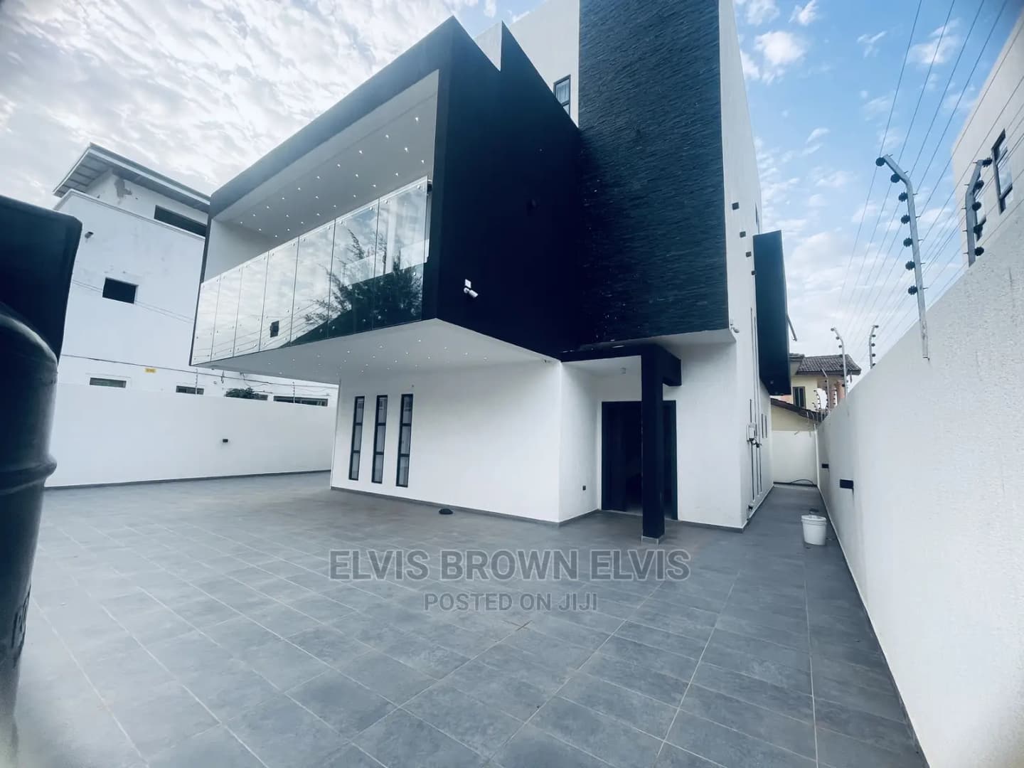 4bdrm Duplex in Living Large, East Legon for Sale - 4 bedroom House in Greater Accra, East Legon - Sale