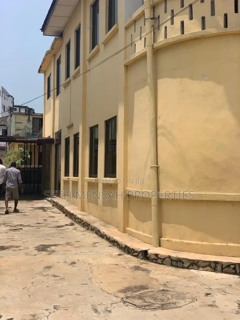 6 Bedroom House for Rent at Around Adabraka - 6 bedroom Commercial in Greater Accra, Adabraka - Rent