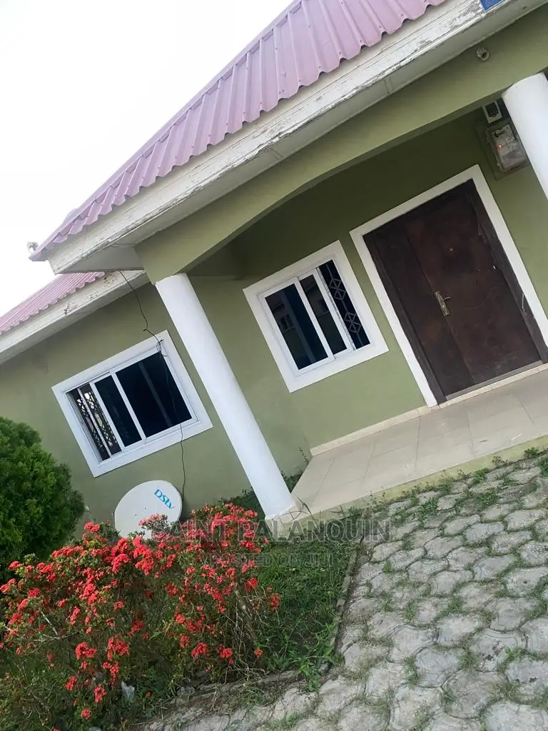4bedroom Sfcontain 4 Rent or Sale at Kasoa Behind Kaaf Univs - 4 bedroom Commercial in Greater Accra, Kasoa, Budumburam - Sale
