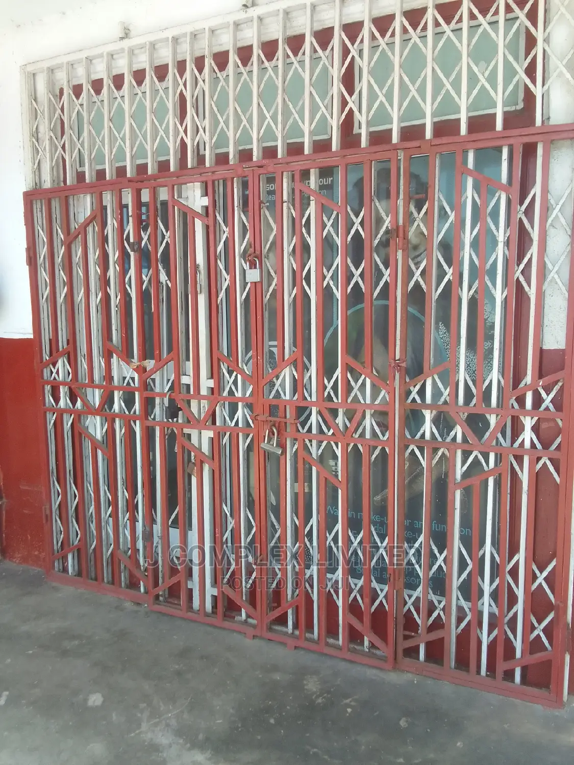 Shop to Let by the South La Estate Major Road - Commercial in Greater Accra, South La, South La Hospital - Rent