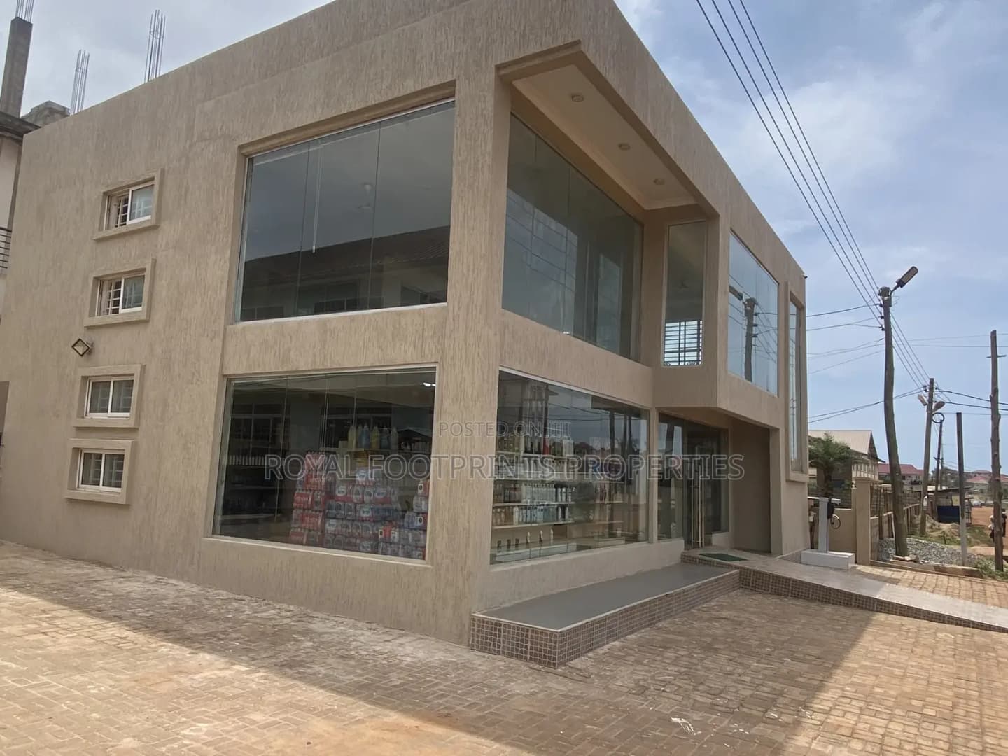 A Very Big Shop/Office Space Up for Rent - Commercial in Greater Accra, Madina - Rent