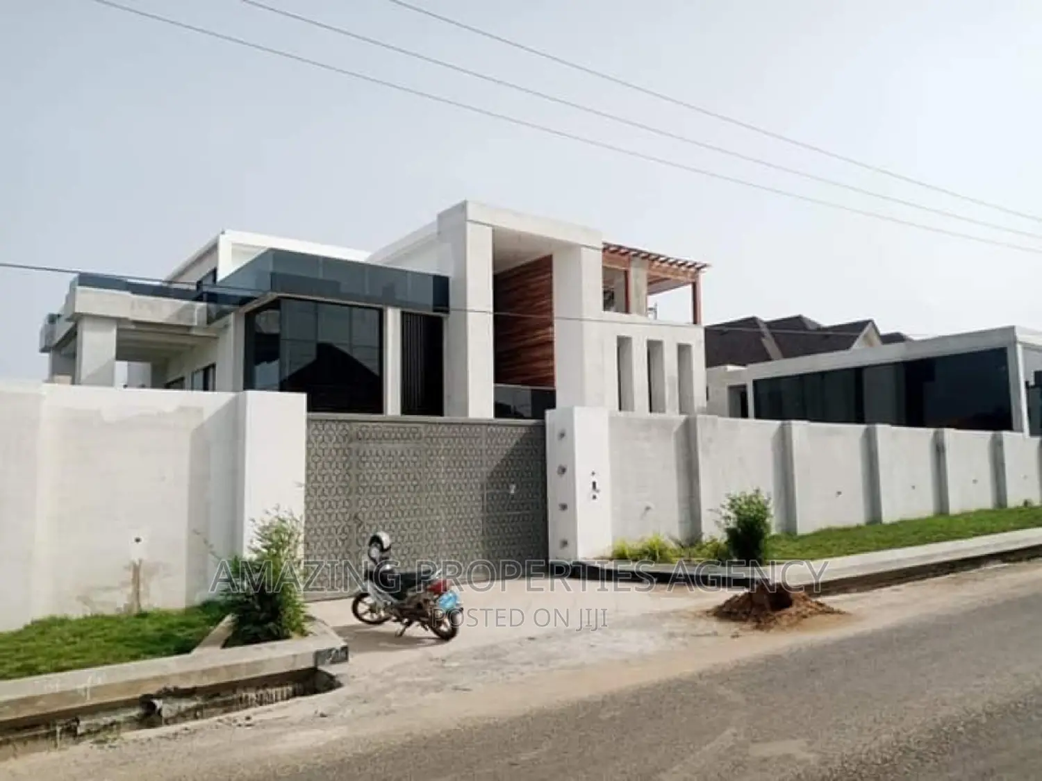 7bdrm Mansion in Adjiriganor for sale - 7 bedroom House in Greater Accra, Adjiriganor - Sale