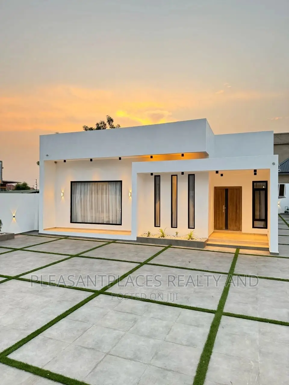 Furnished 3bdrm House in Pleasantplaces, Accra Metropolitan for sale - 3 bedroom House in Greater Accra, Accra Metropolitan - Sale