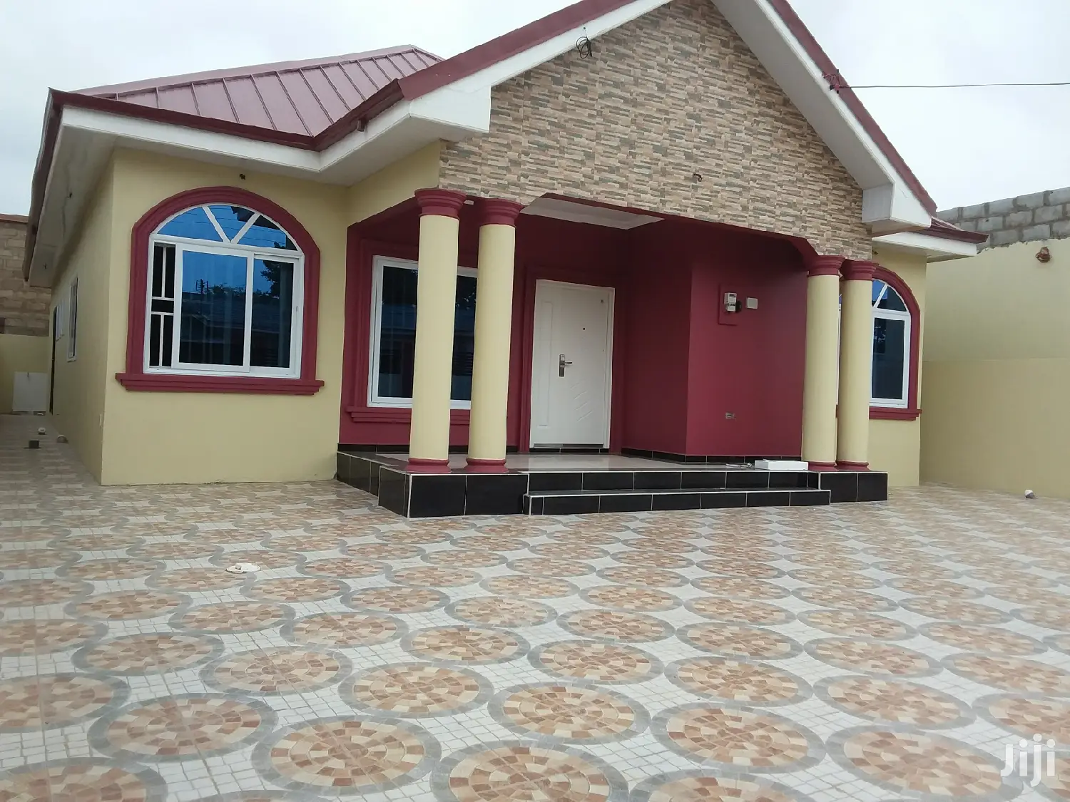 3bdrm House in Bronko Housing, Accra Metropolitan for sale - 3 bedroom House in Greater Accra, Accra Metropolitan - Sale