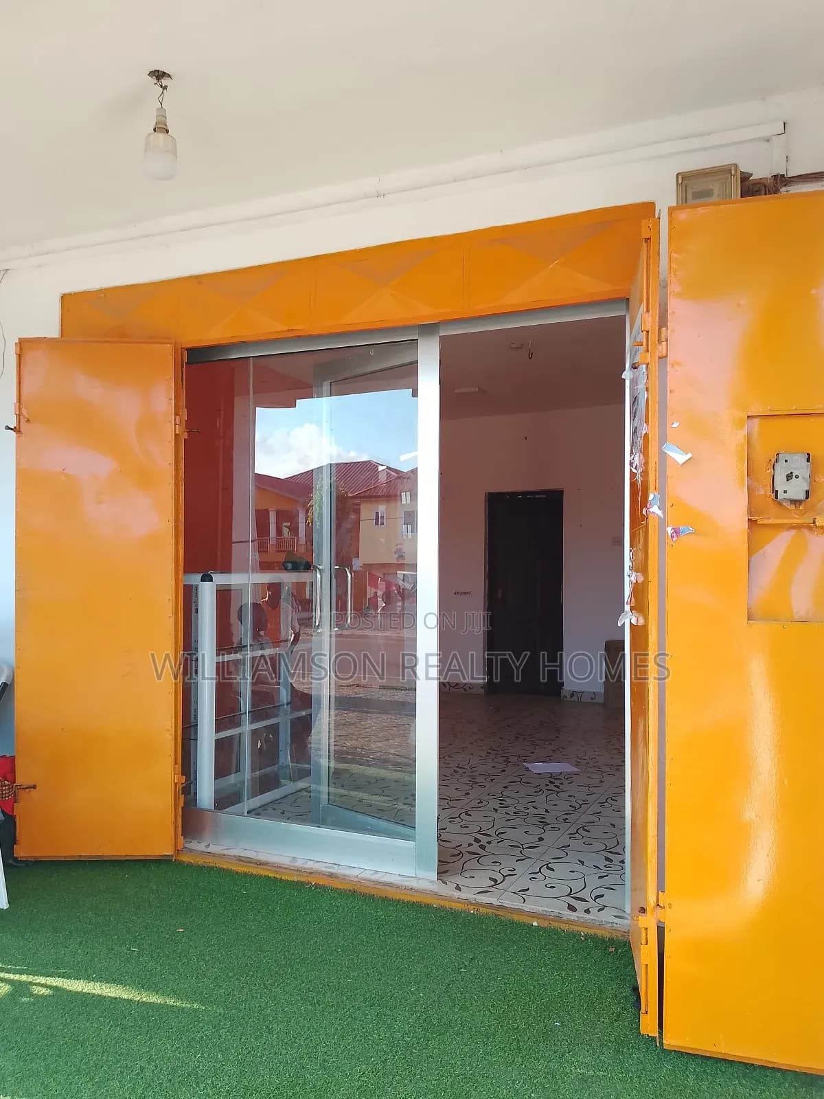 Road Side Shop/Store/Office Space/Warehouse, Spintex - Commercial in Greater Accra, Spintex - Rent