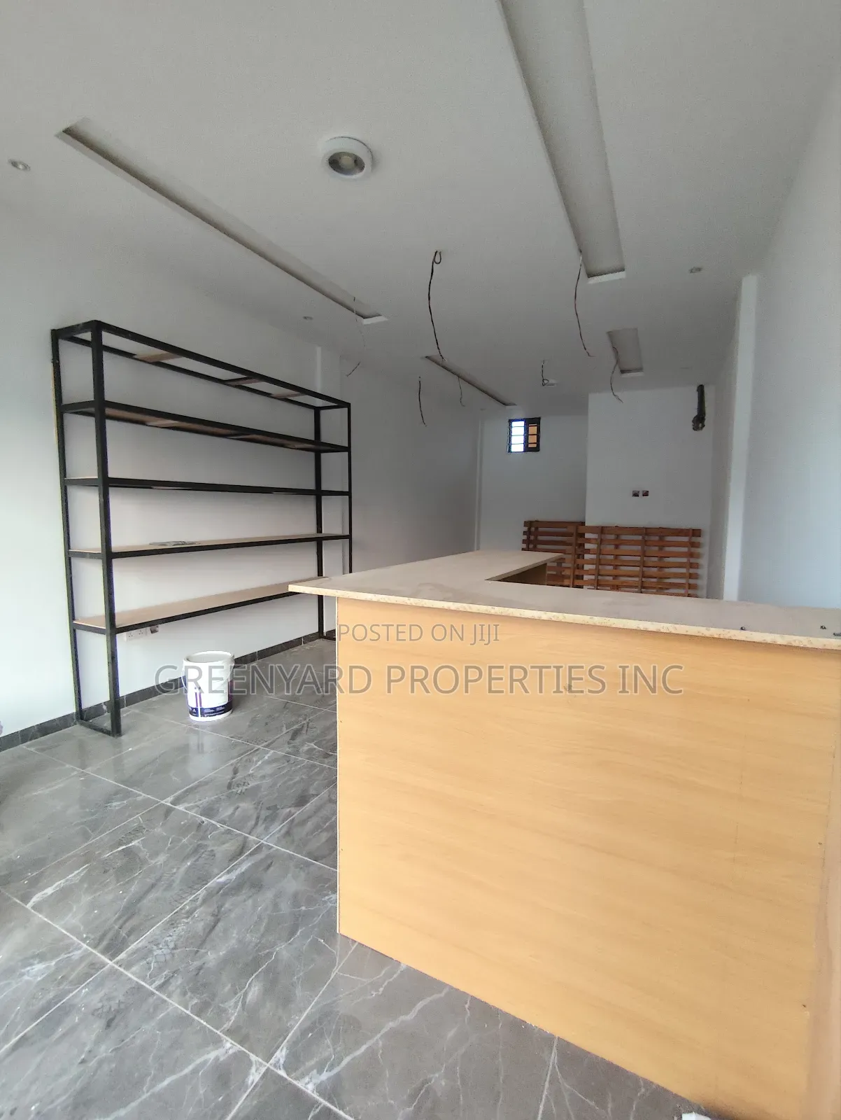 Roadside Shop East Legon - Commercial in Greater Accra, East Legon - Rent