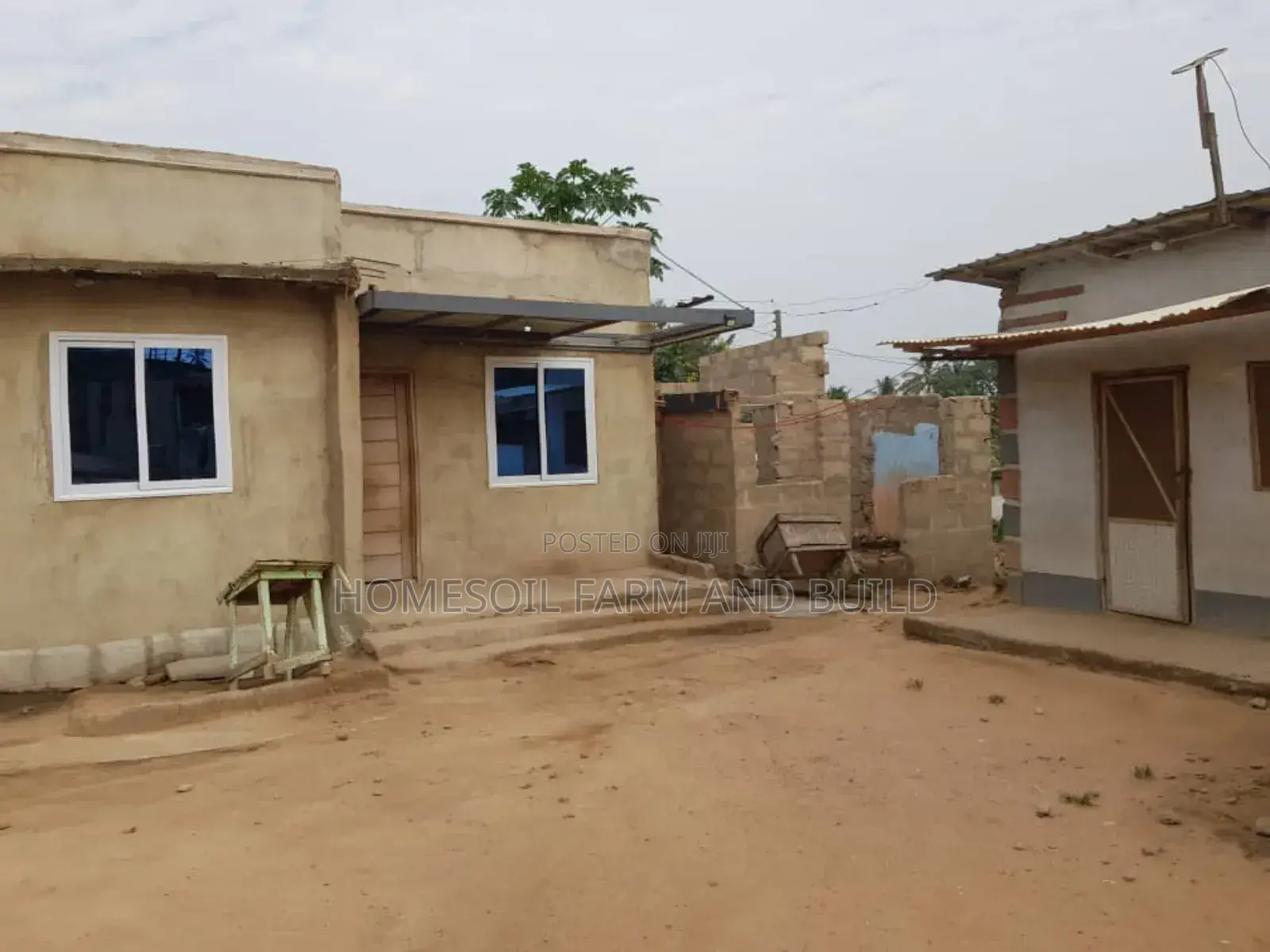 6bdrm House in Buduburam, Gomoa East for sale - 6 bedroom House in Central Region, Gomoa East - Sale