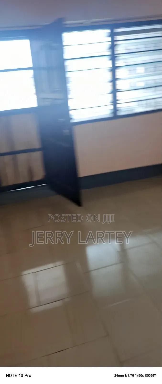 New Mamprobi Camera - Commercial in Greater Accra, Mamprobi, New Mamprobi - Rent