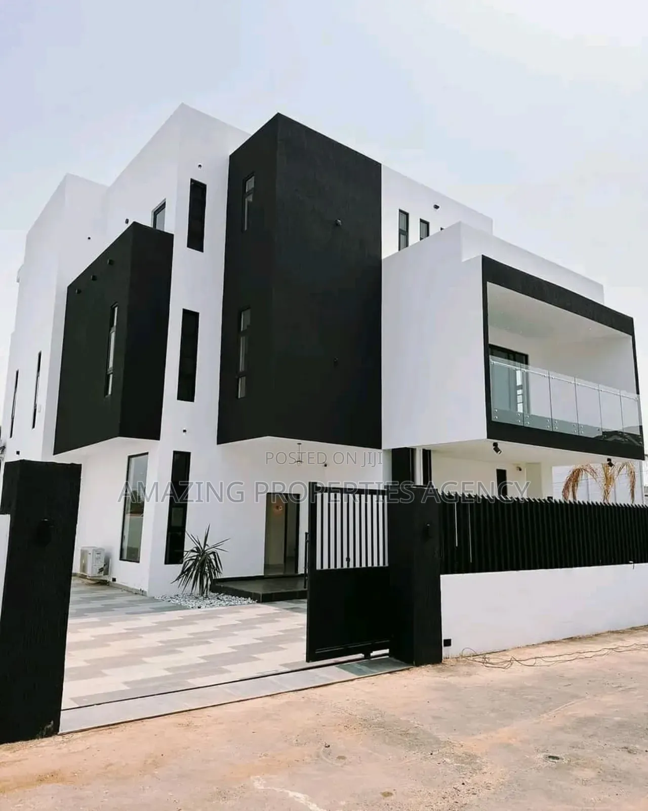 5bdrm Mansion in East Legon for sale - 5 bedroom House in Greater Accra, East Legon - Sale