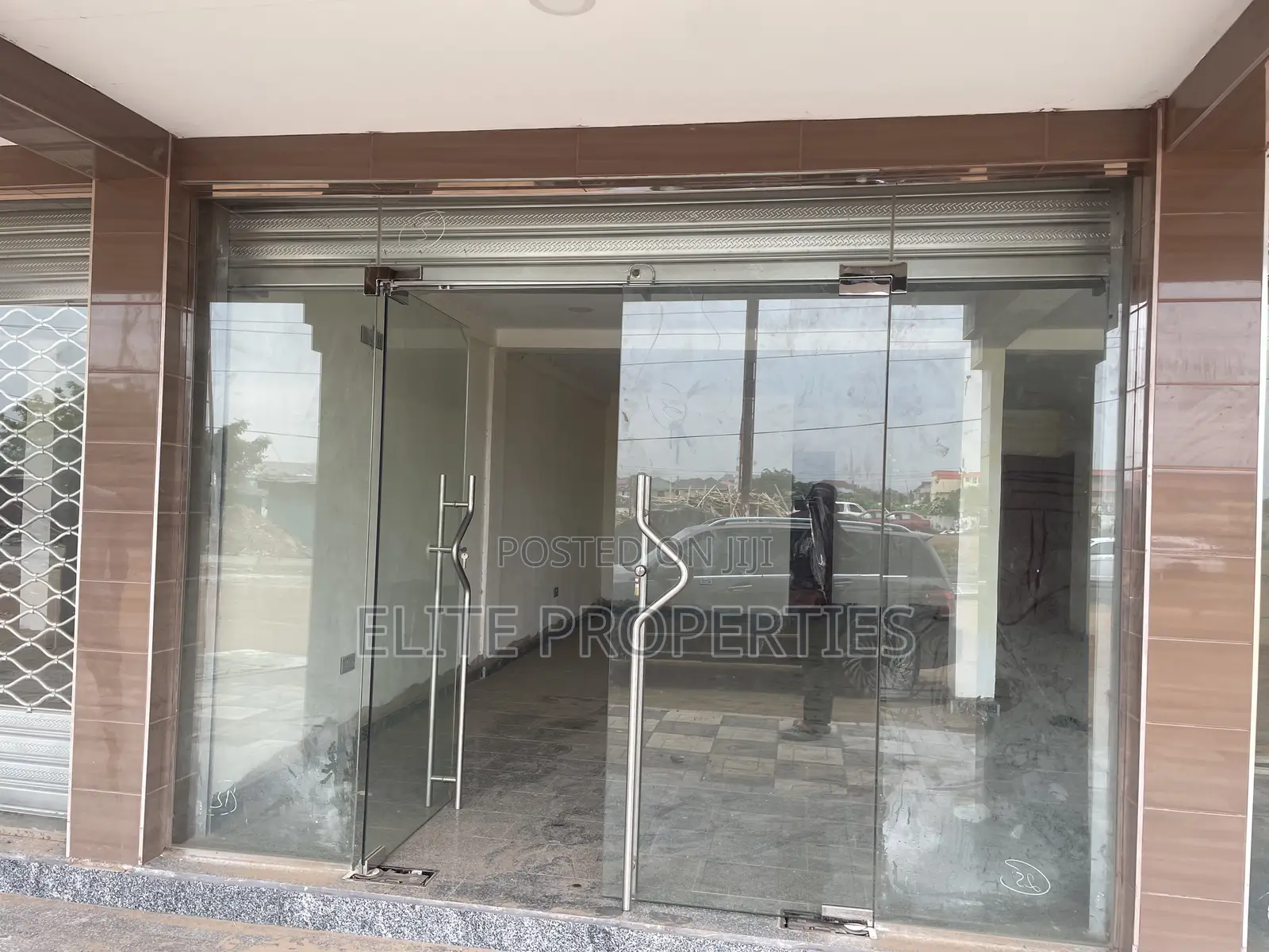 Roadside Shops for Rent in Comm_25 Tema - Commercial in Greater Accra, Tema Metropolitan - Rent
