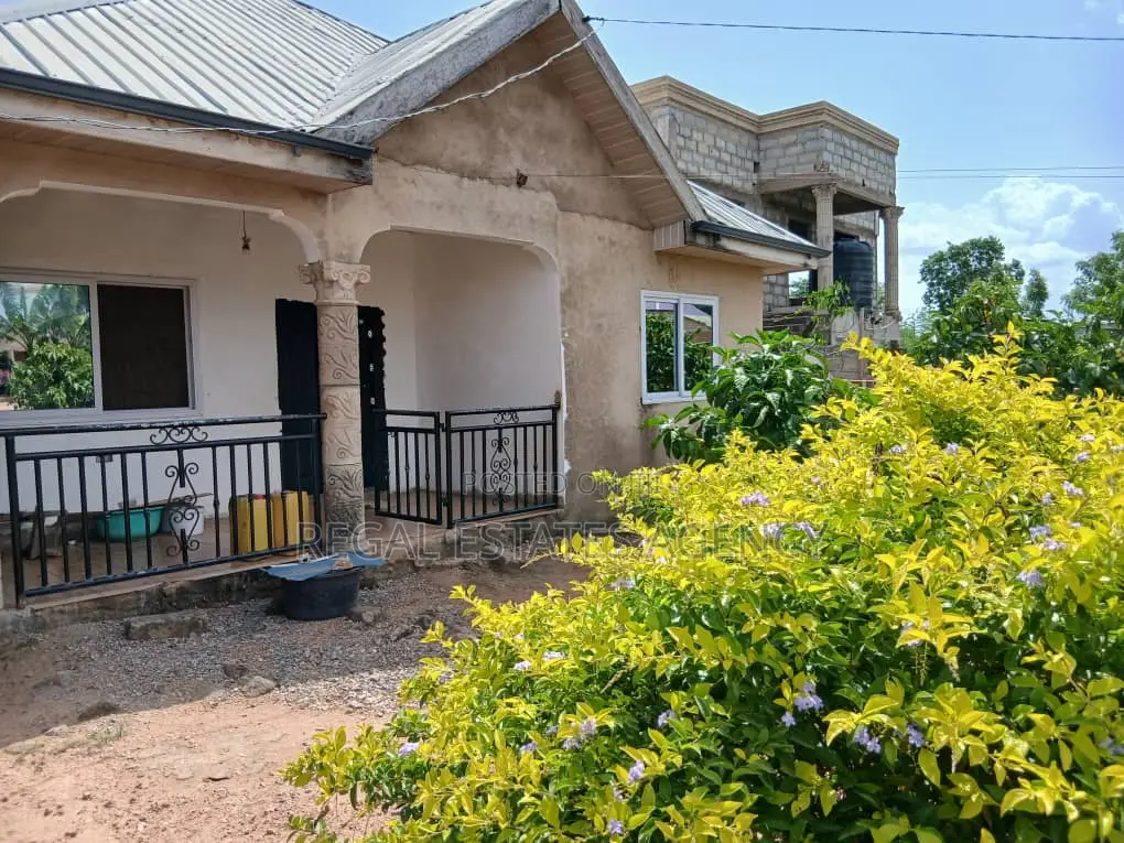 3bdrm House in Sarpeiman Opah Road, Amasaman for sale - 3 bedroom House in Greater Accra, Ga West Municipal, Amasaman - Sale