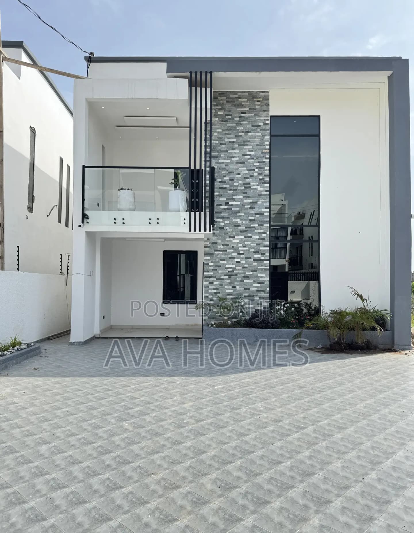 4bdrm Duplex in East Legon Hills for sale - 4 bedroom House in Greater Accra, East Legon - Sale