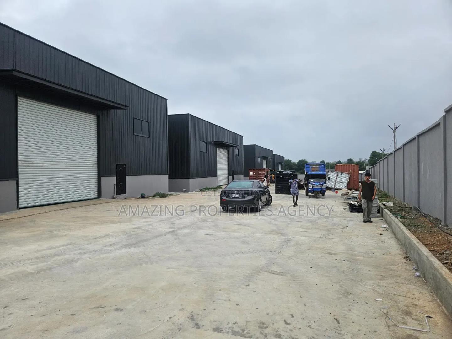 4000sqm Warehouse for Sale at Sakumono - Commercial in Greater Accra, Tema Metropolitan, Sakumono - Rent
