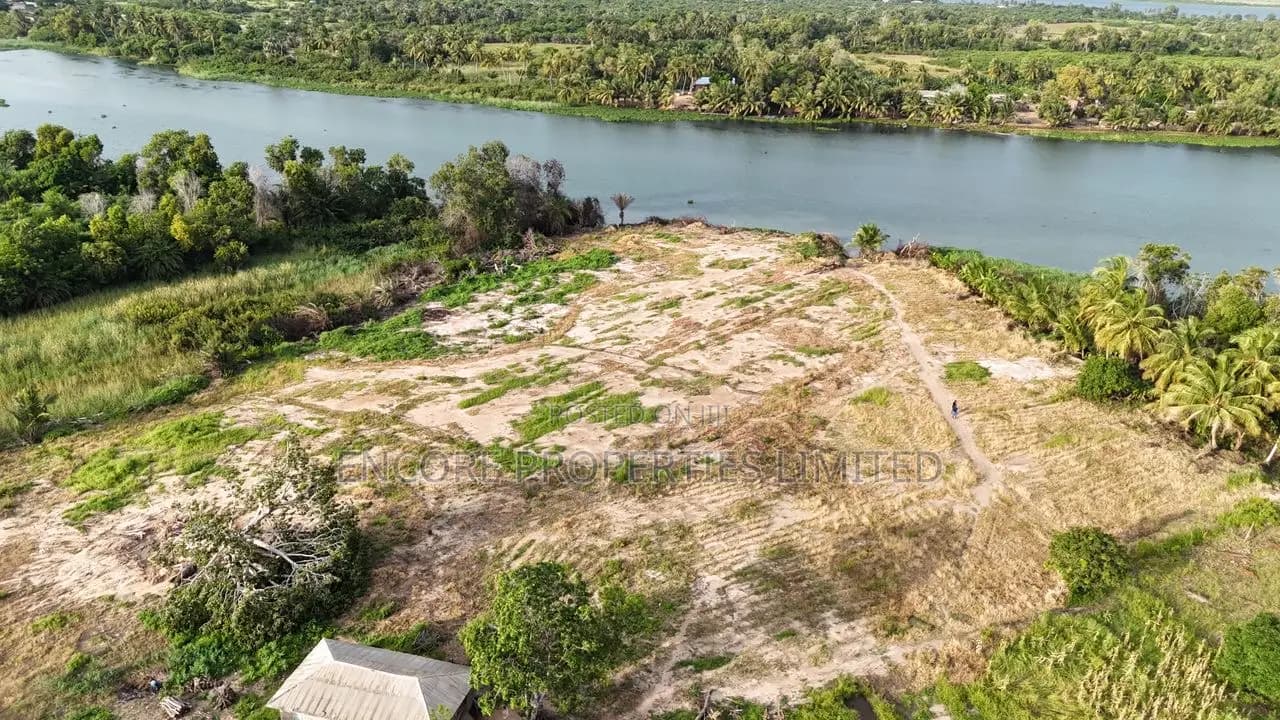 River Front Land in Ada - Land in Greater Accra, Tema Metropolitan, Community 25 - Sale