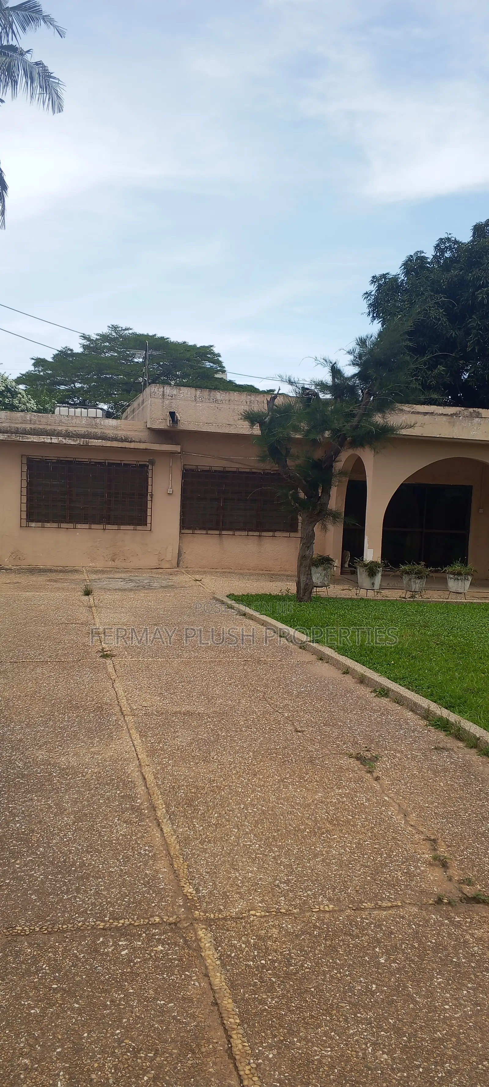 Land Title Property at Labone . - Land in Greater Accra, Accra Metropolitan - Sale