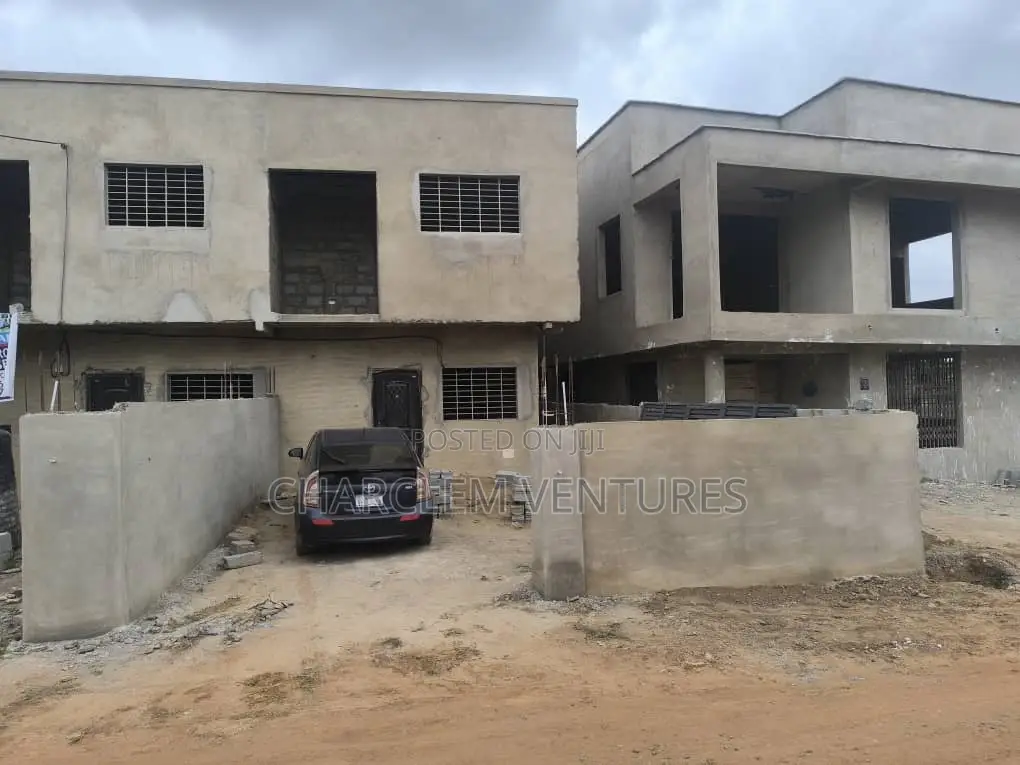 Uncomplicated Property For Sale - 4 bedroom House in Greater Accra, Adenta - Sale