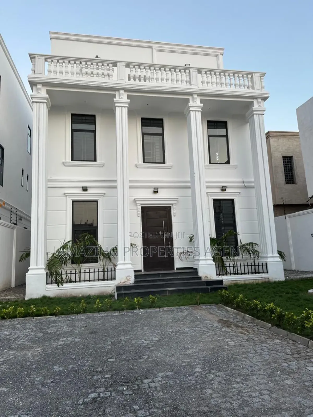 5bdrm House in East Airport for sale - 5 bedroom House in Greater Accra, Airport Residential Area - Sale