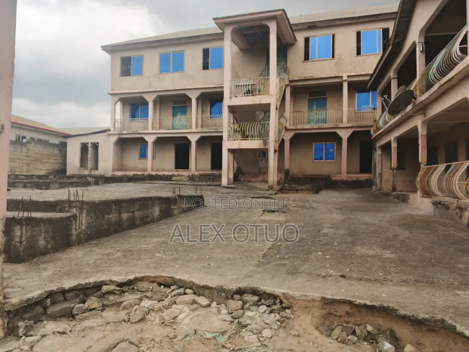 School for Sale Faade Manpranse Rd - Commercial in Ashanti, Kumasi Metropolitan - Sale
