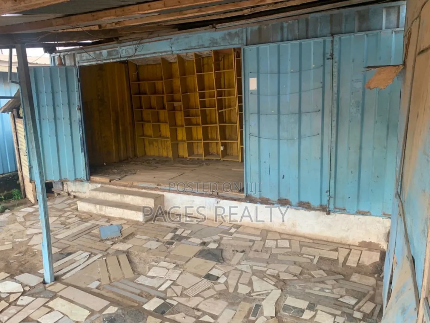 Container For Sale At Old Ashongman - Commercial in Greater Accra, Old Ashomang - Sale