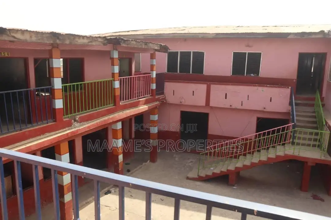 A School for Sale at Kumasi Awhiwaa, 8 Bedrooms in Total - 8 bedroom Commercial in Ashanti, Kumasi Metropolitan - Sale