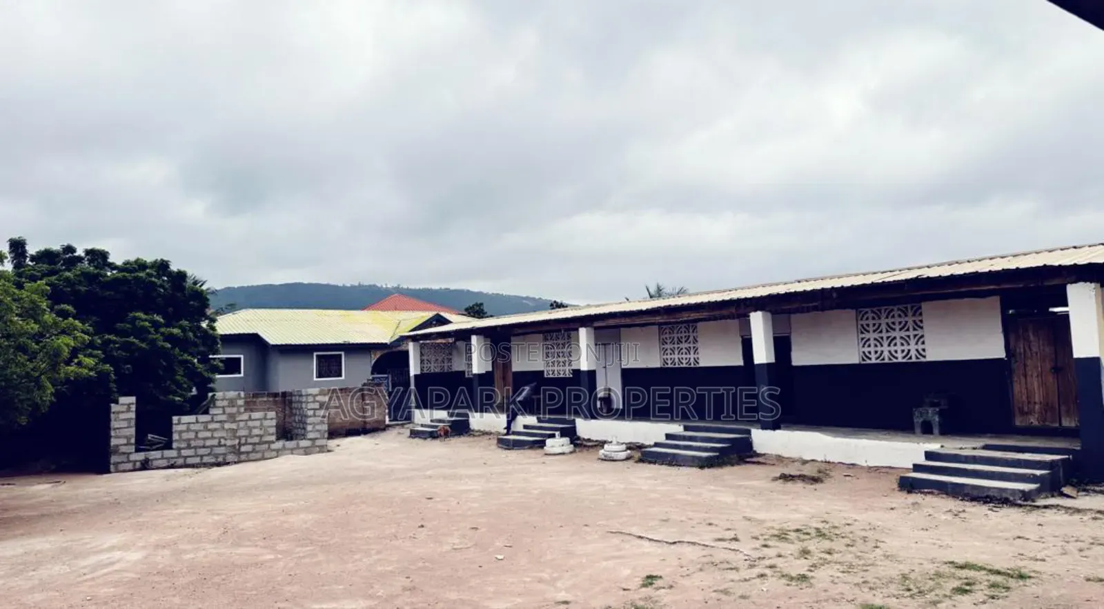11 Classroom Block on 2 and Half Acre - Commercial in Greater Accra, Dodowa - Sale