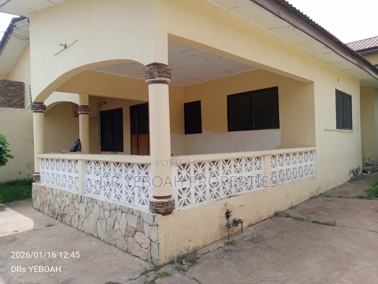 3bdrm House in Spintex Road:- 3 for sale - 3 bedroom House in Greater Accra, Spintex - Sale