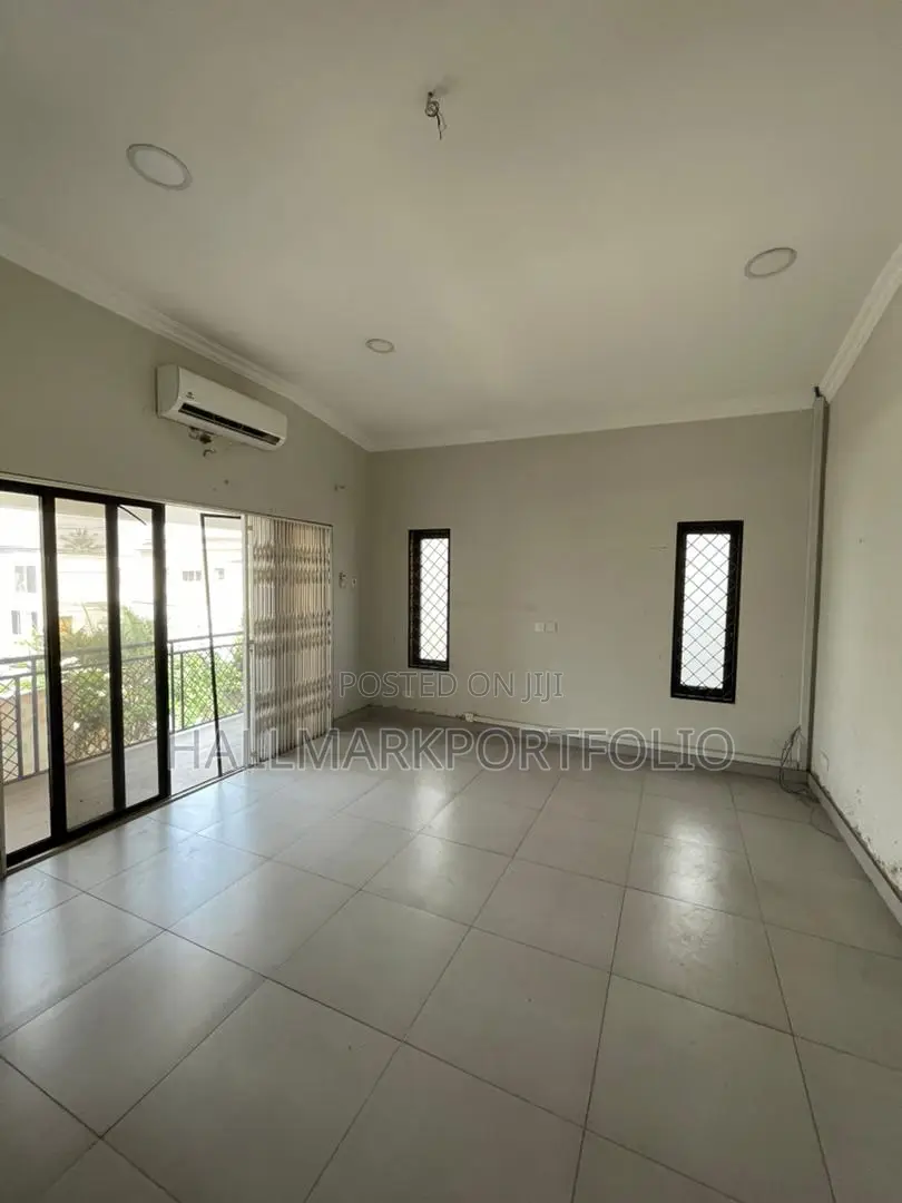 6 Rooms Office Space Labone - Commercial in Greater Accra, Labone - Rent