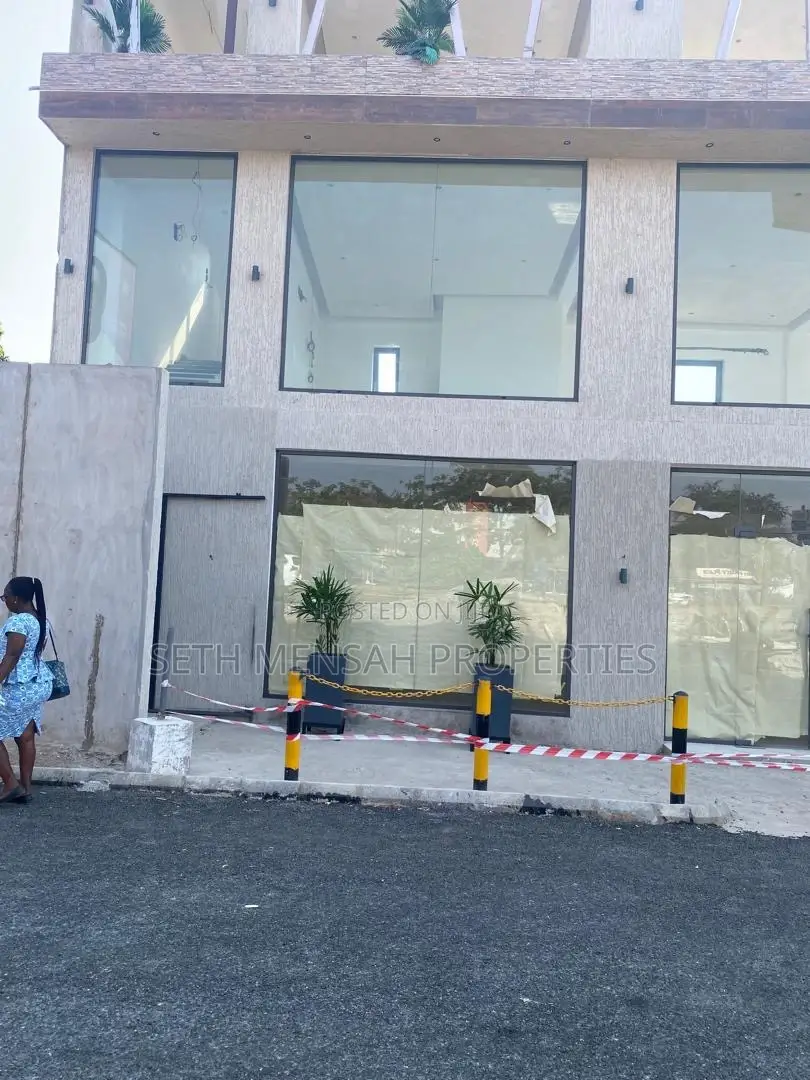 300 Office Space for Rent at Labone - Commercial in Greater Accra, Labone, Labone SHS Area - Rent