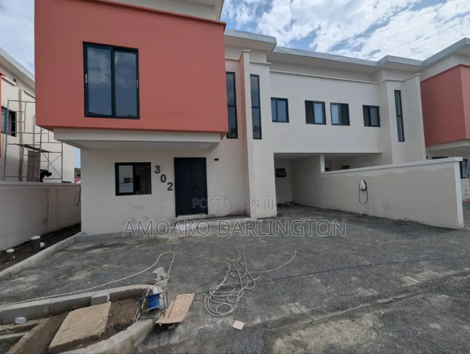 4 Bedrooms Self Compound - 4 bedroom Commercial in Greater Accra, Achimota, The Mall - Sale