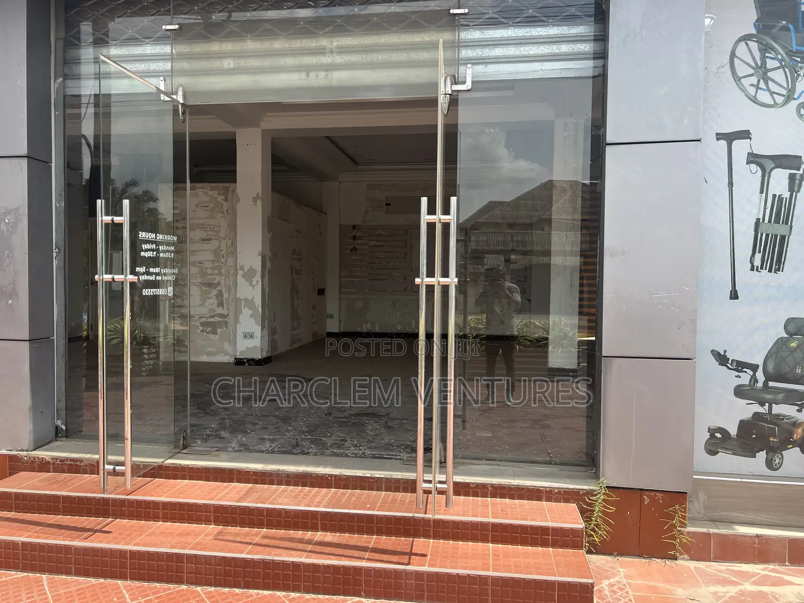 Double Shop With Washroom at East Legon - Commercial in Greater Accra, East Legon, Boundary Road Area - Rent