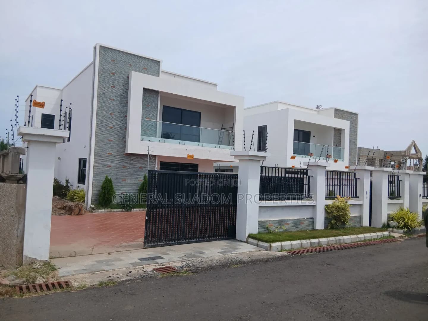 4bdrm Duplex in Suadom Properties, Sakumono for sale - 4 bedroom House in Greater Accra, Tema Metropolitan, Sakumono - Sale