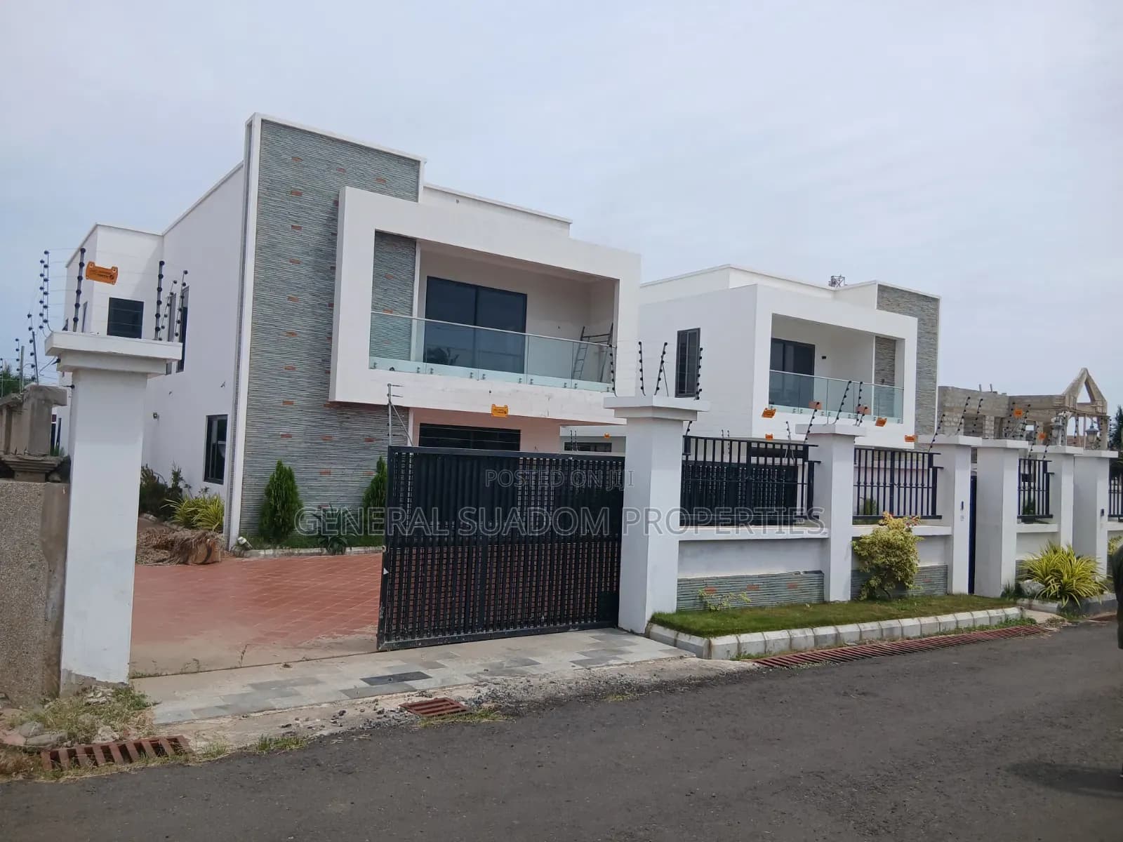 4bdrm Duplex in Suadom Properties, Sakumono for sale - 4 bedroom House in Greater Accra, Tema Metropolitan, Sakumono - Sale