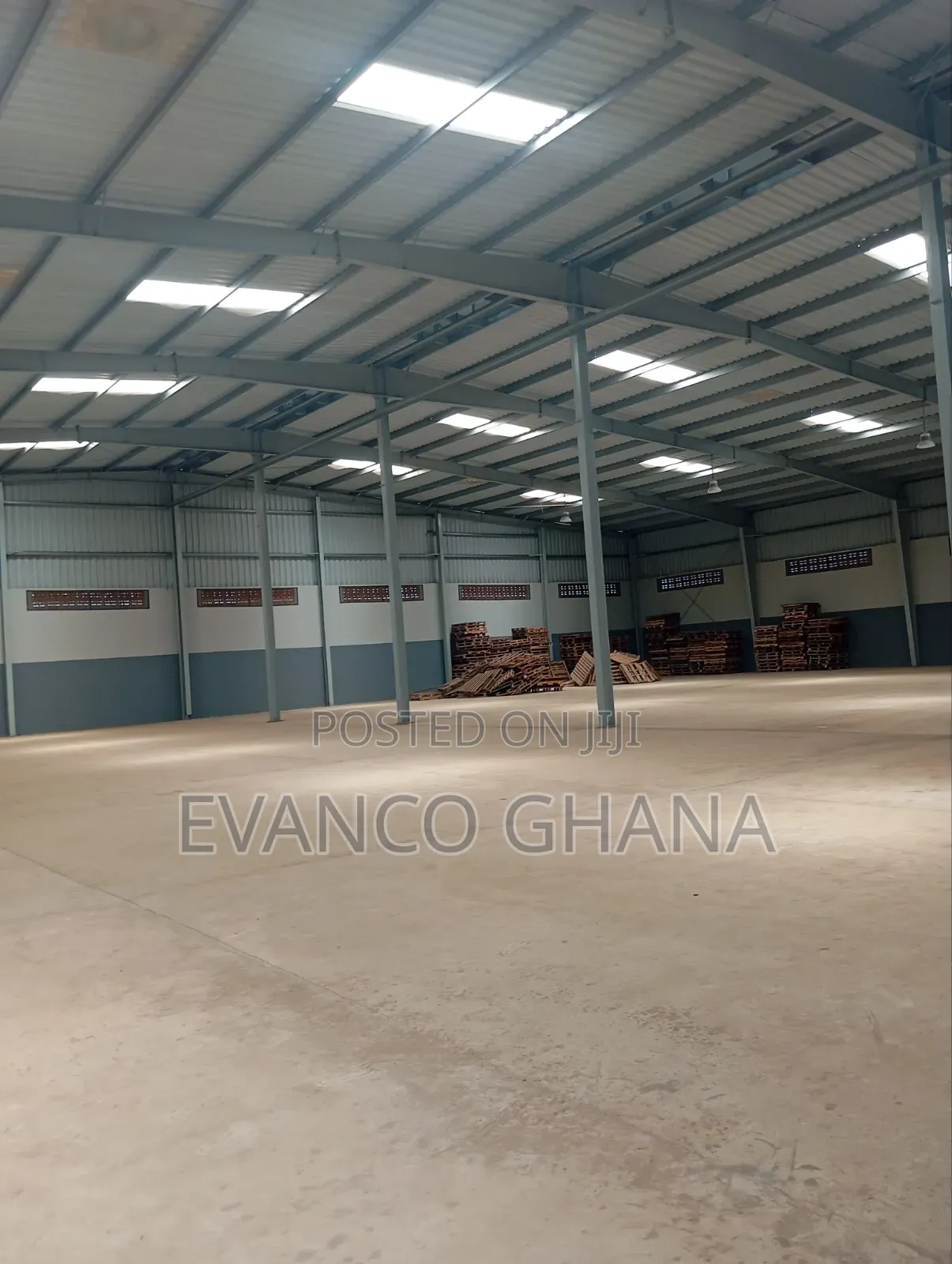18,000 SQM Warehouse for Quick Sale in Tema - Commercial in Greater Accra, Tema Metropolitan, Sakumono - Sale
