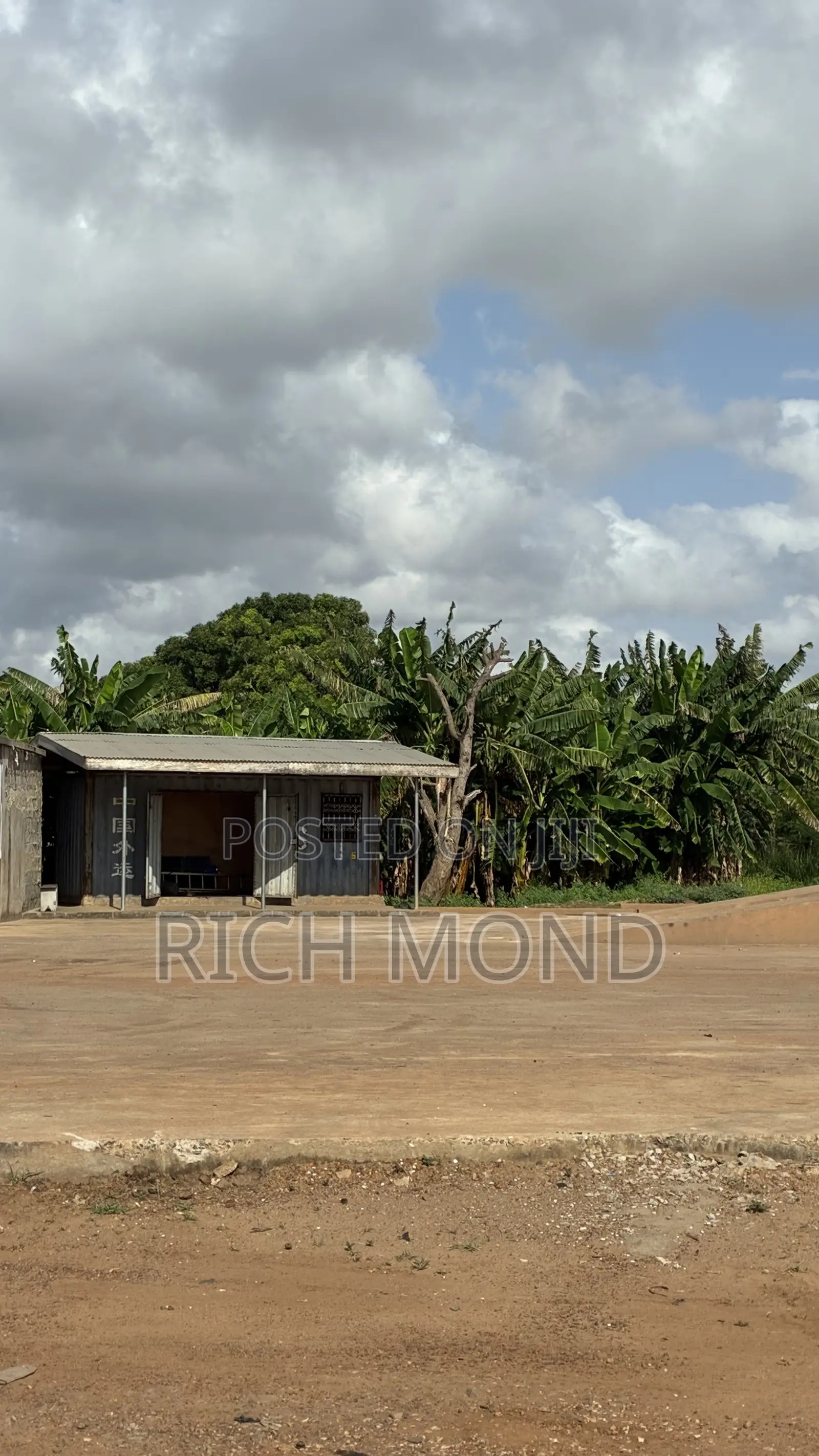 Washing Bay for Rent in Tema - Commercial in Greater Accra, Accra Metropolitan - Rent