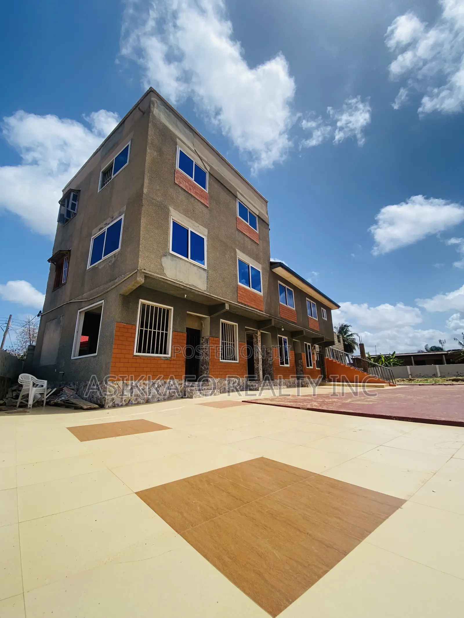 Avenue Ideal for Offices, School, Restaurant Rent/Sale in Spintex Road - Commercial in Greater Accra, Spintex - Rent