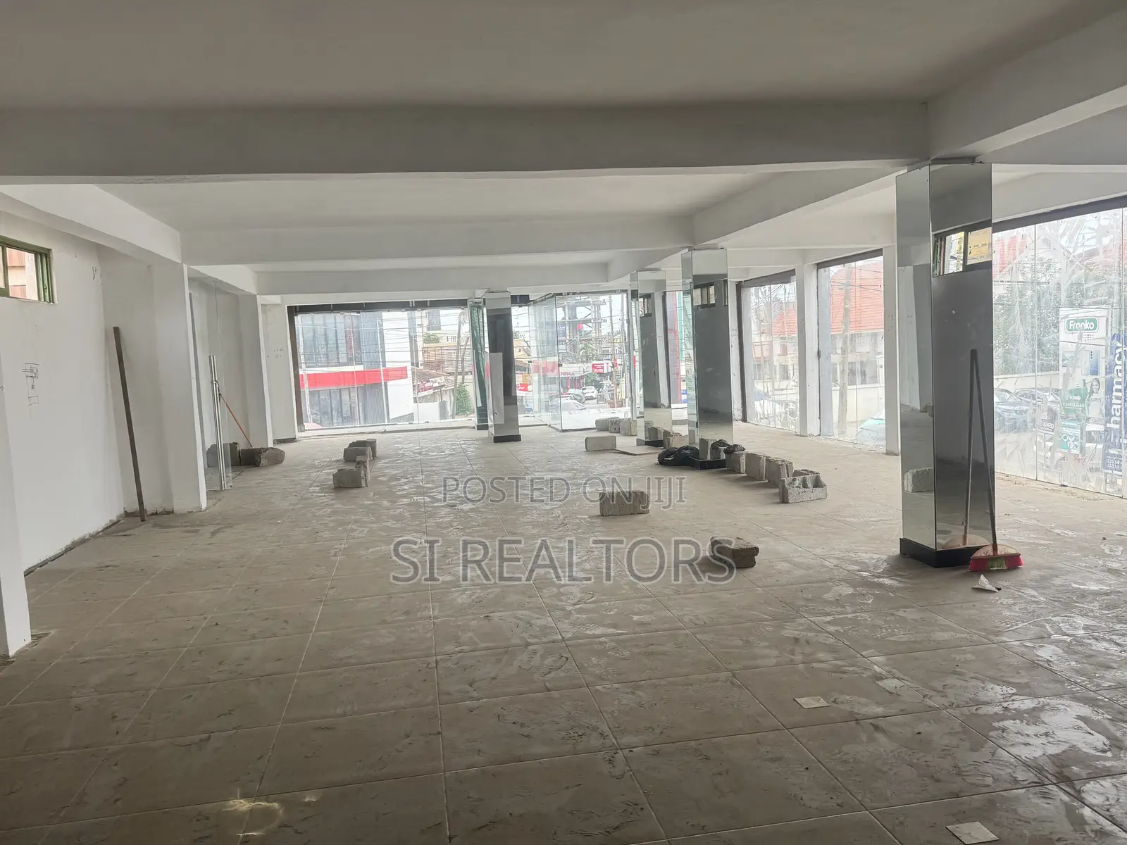 Prime Commercial Space in Osu for Everything - Commercial in Greater Accra, Osu - Rent