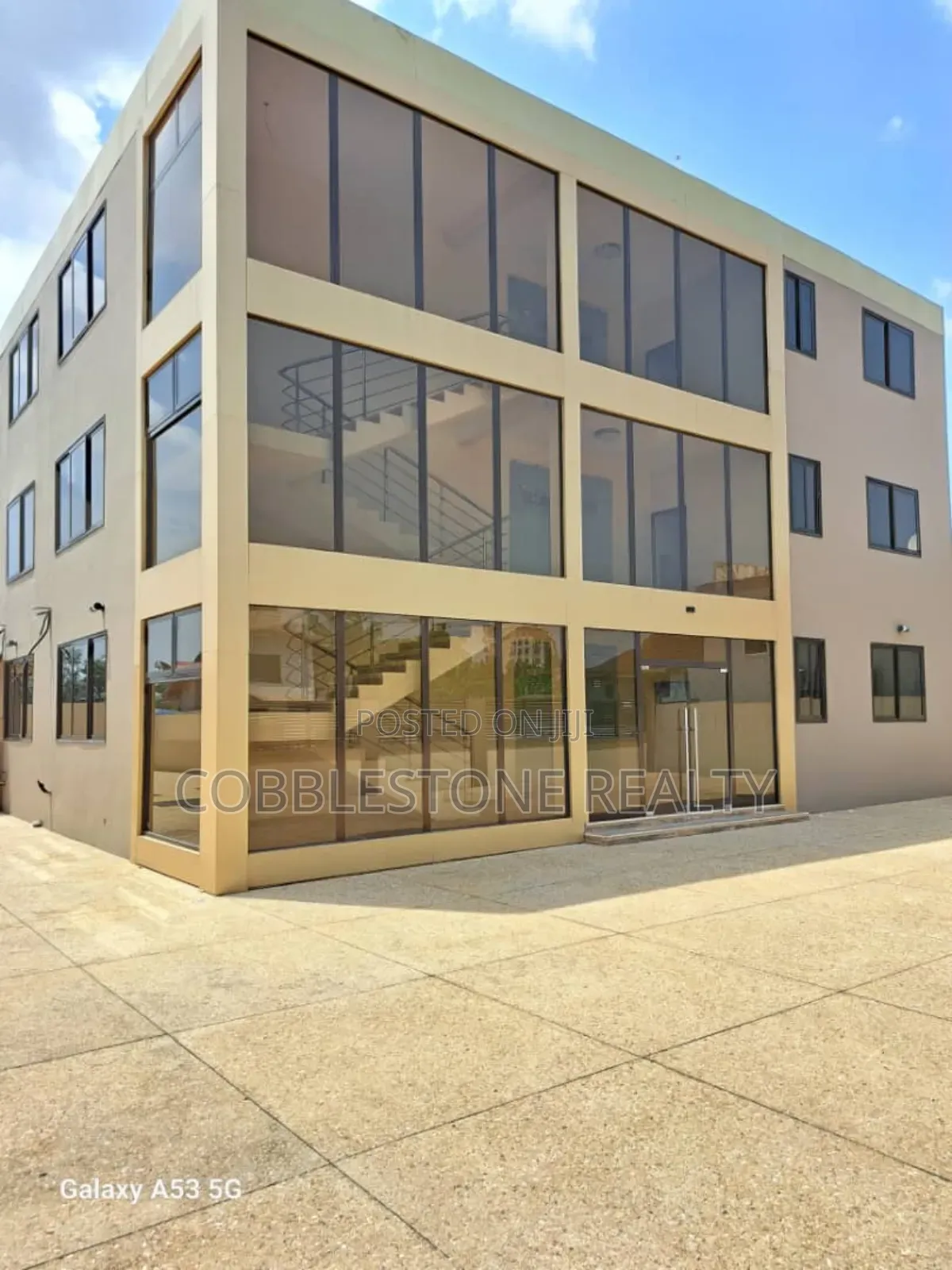 Office Space for Rent in Dzorwulu - Commercial in Greater Accra, Dzorwulu - Rent