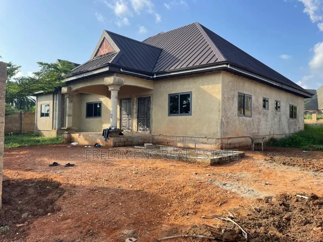 4bdrm House in Fredimens Real, Afigya-Kwabre for sale - 4 bedroom House in Ashanti, Afigya-Kwabre - Sale