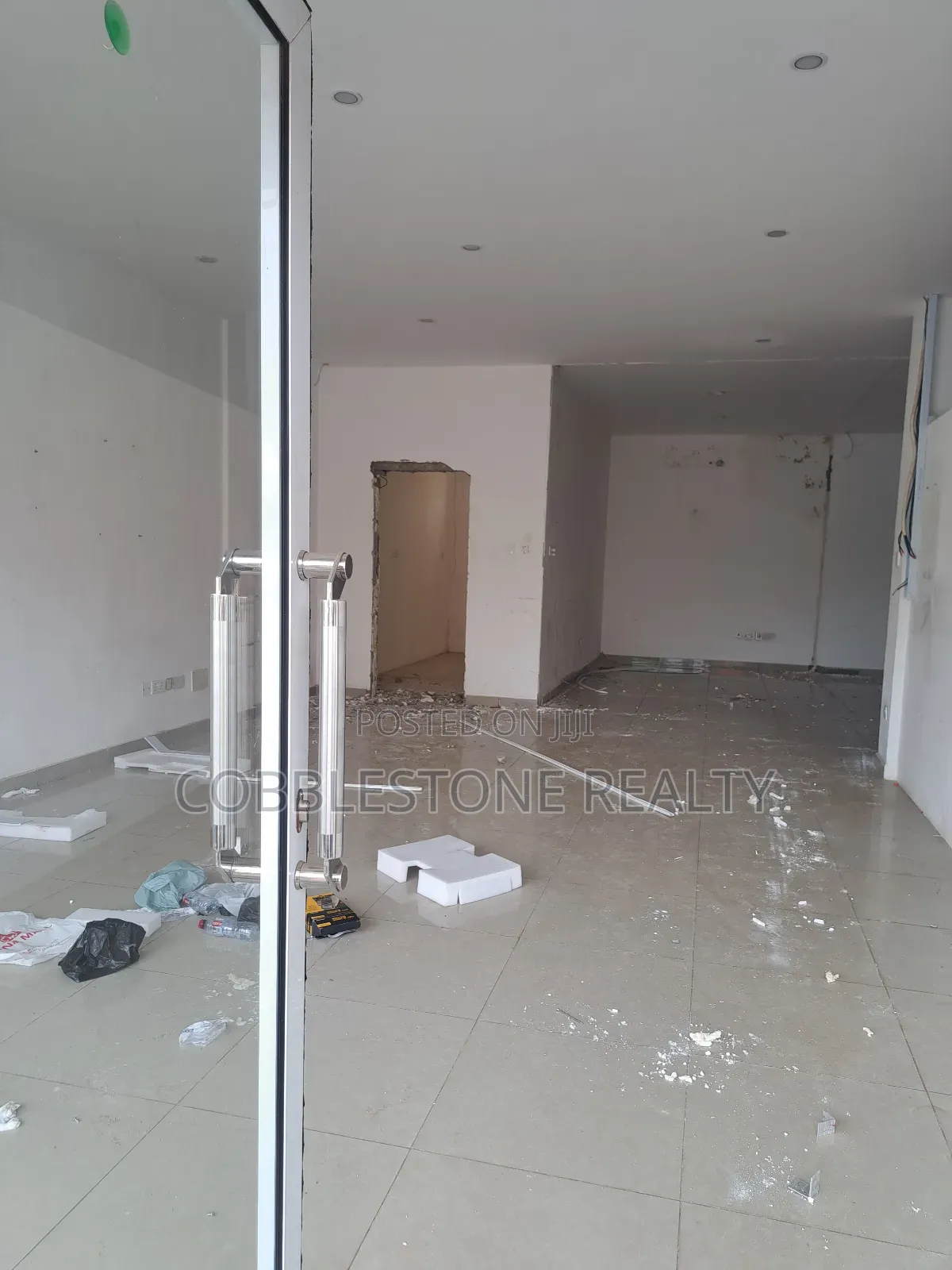 Showroom for Rent in Spintex Road - Commercial in Greater Accra, Spintex, Manet Junction - Rent
