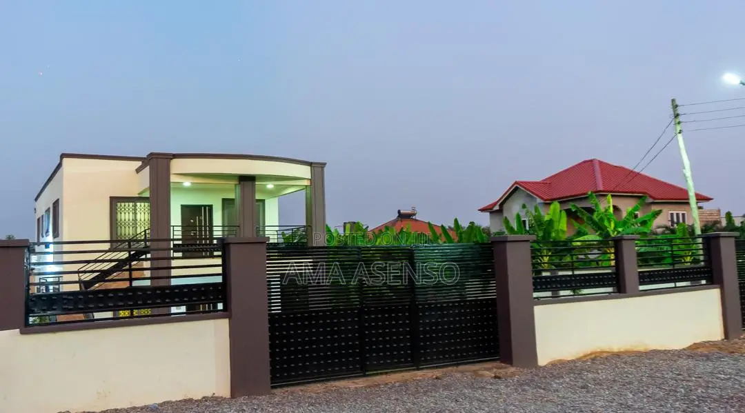 6-Room Storey Building Commercial Property on the Accra–Aburi Highway - Commercial in Greater Accra, Oyarifa, Owusu Ansah - Rent
