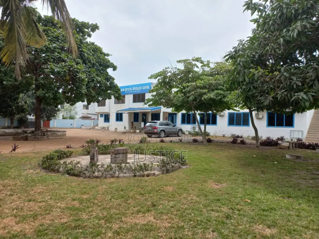 Strategic Located Building Suitable for Hospital C1 Tema - Commercial in Greater Accra, Tema Metropolitan - Sale