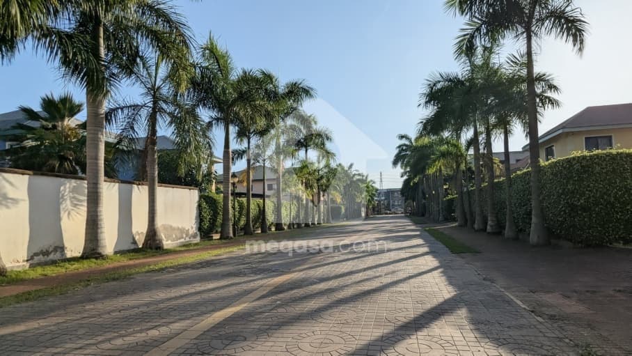 3 bedroom townhouse for sale at Oyarifa( Near Special Gardens) - 3 bedroom House in Oyarifa( Near Special Gardens) - Sale